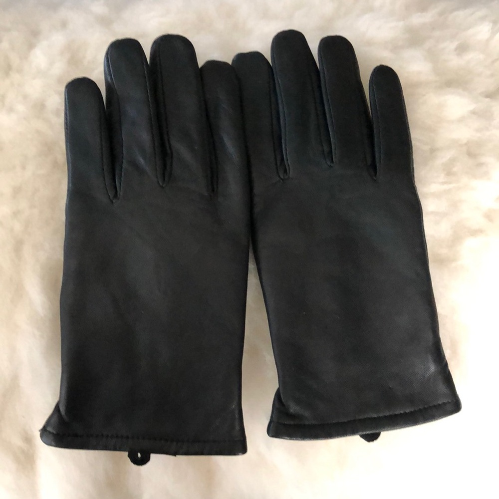 Women’s size large leather gloves